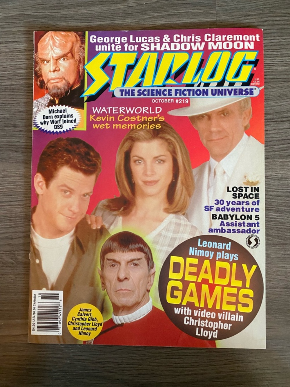 : The Science Fiction Universe Magazine - Red Cover
💥 Free with a Bundle of 2 💥